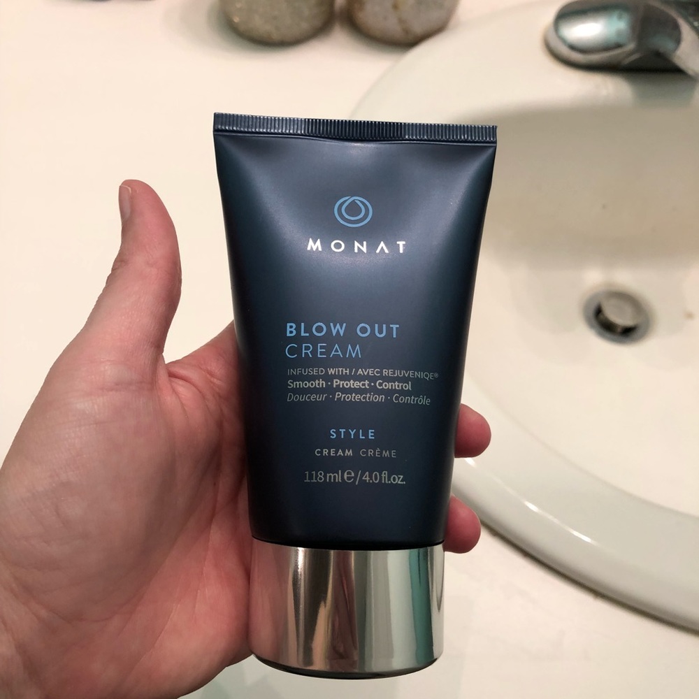 Monat blow out cream